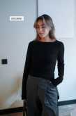 Claire Rose x NA-KD Dünngestrickter Pullover mit grobem Saum - Black