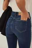 NA-KD Elastische Skinny Jeans mit hoher Taille - Blue
