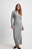 NA-KD Rippenstrick-Kleid mit Trompetenärmeln - Grey